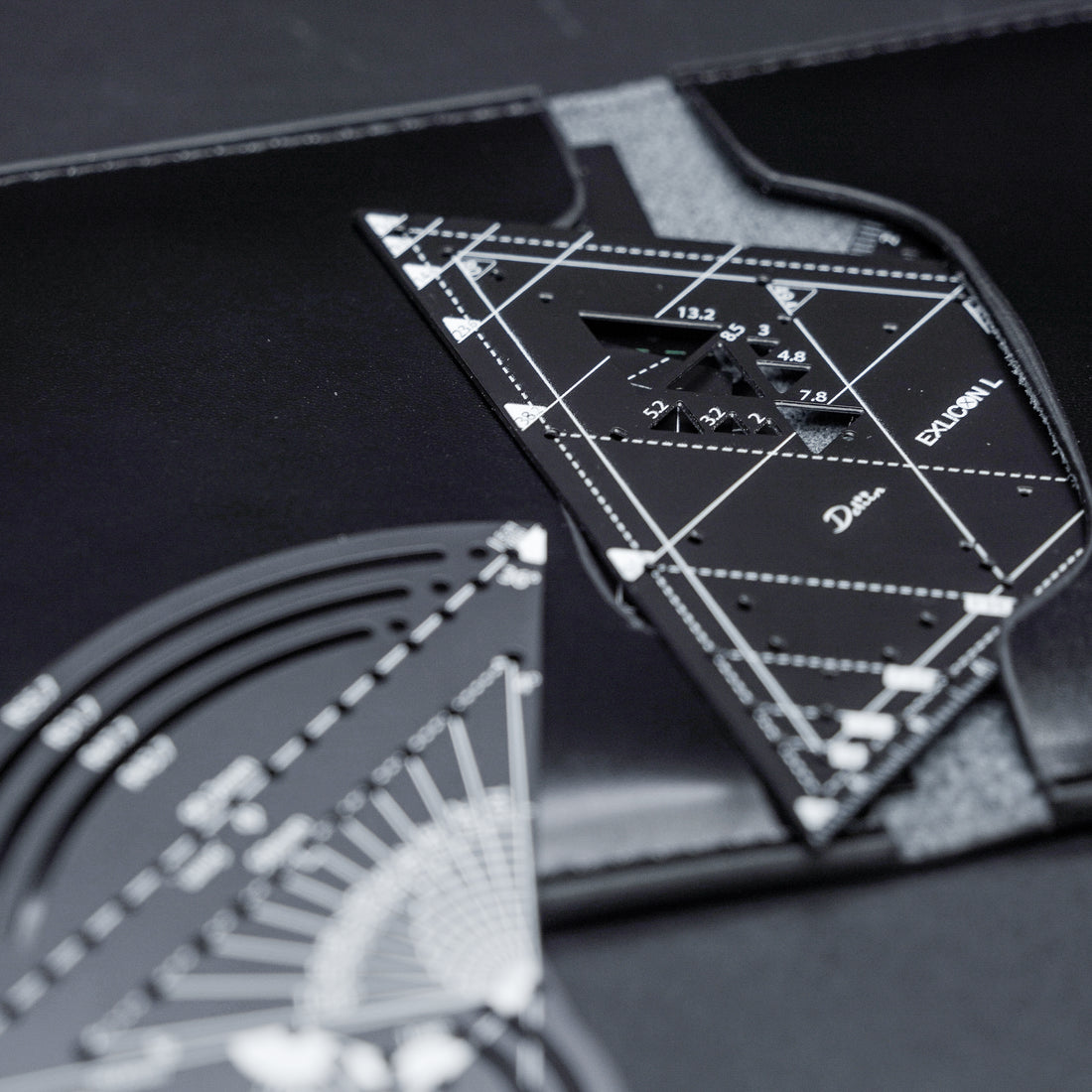 Exlicon L Genuine Leather Pouch