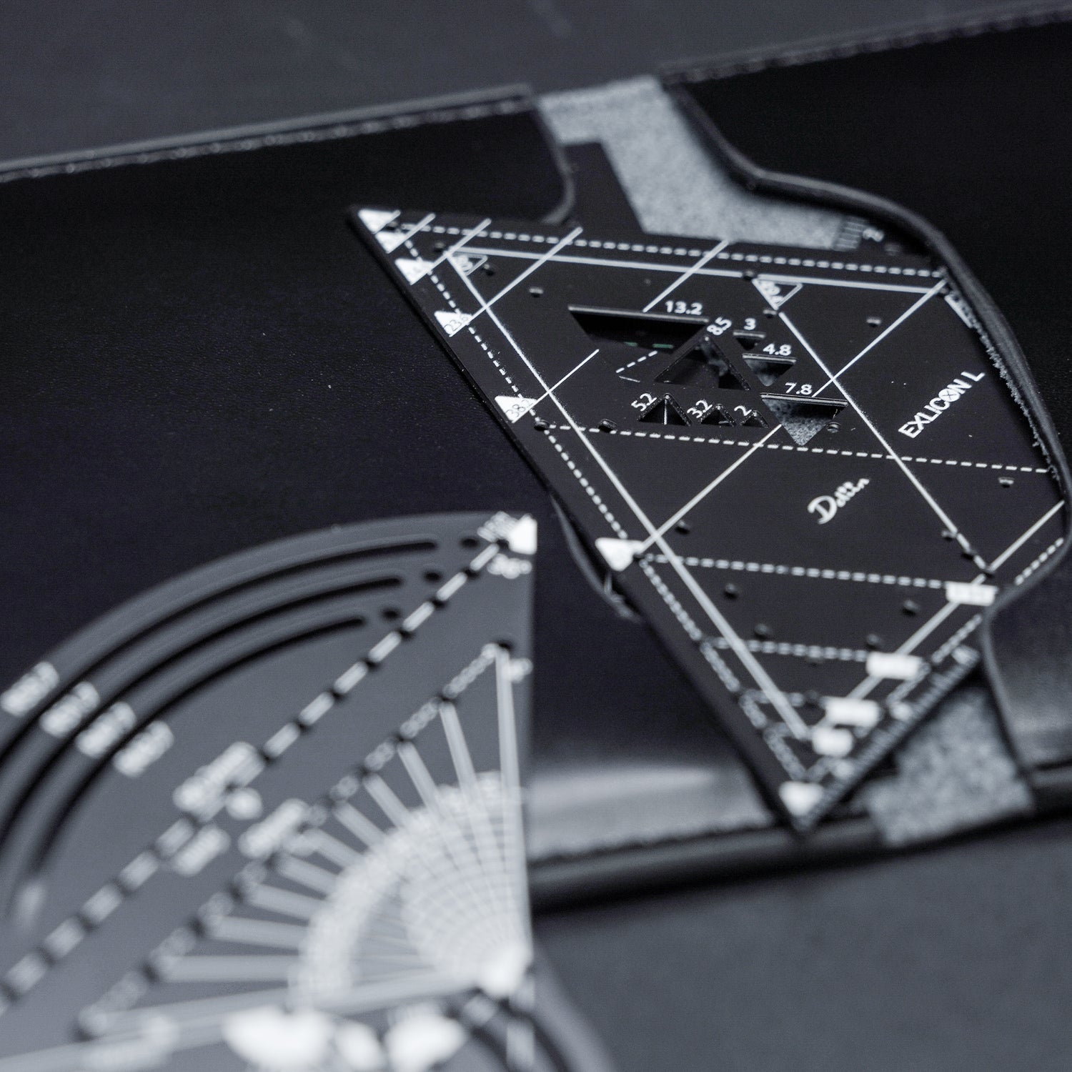 Exlicon L Genuine Leather Pouch