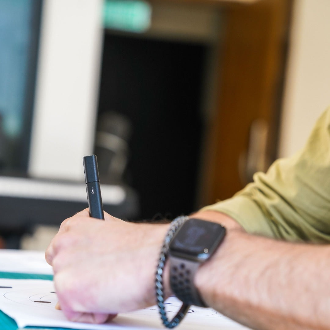 Exlicon Magnetic Pen – The Ergonomic Writing and Crafting Pen