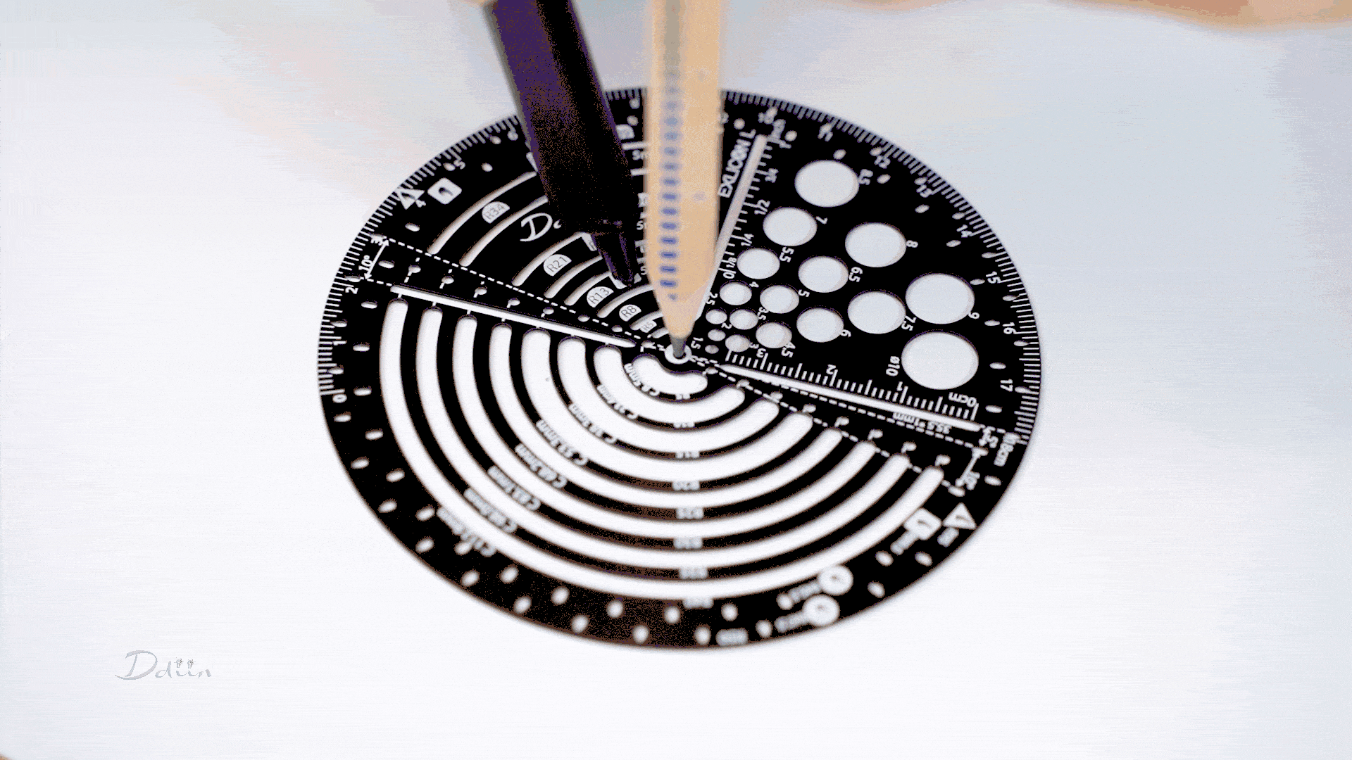 Demonstration on drafting golden ratio circles with black circular compass
